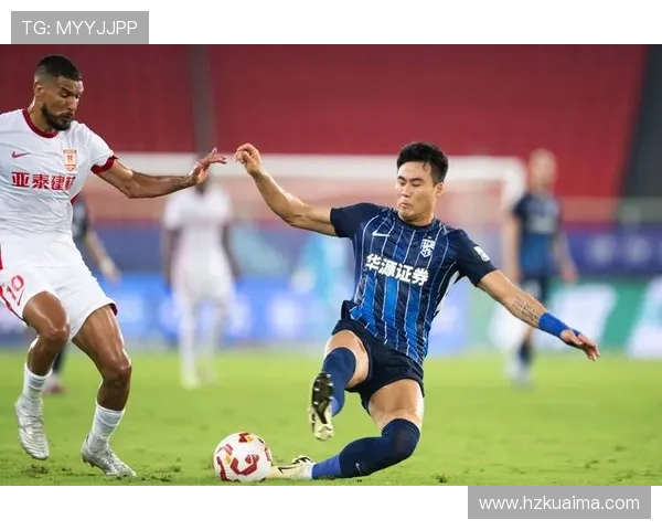 武汉足球队的节奏揭秘:激情与梦想交织的绿茵传奇 武汉足球队的节奏揭秘:激情与梦想交织的绿茵传奇