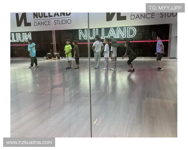 武汉街舞队的个人能力提升与团队协作的完美结合探讨 武汉街舞队的个人能力提升与团队协作的完美结合探讨