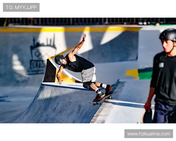 重庆滑板队在攀岩联赛中以55分稳居积分榜首位