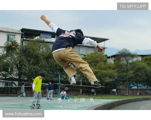 杭州滑板队默契配合探秘：团队精神与技巧的完美结合